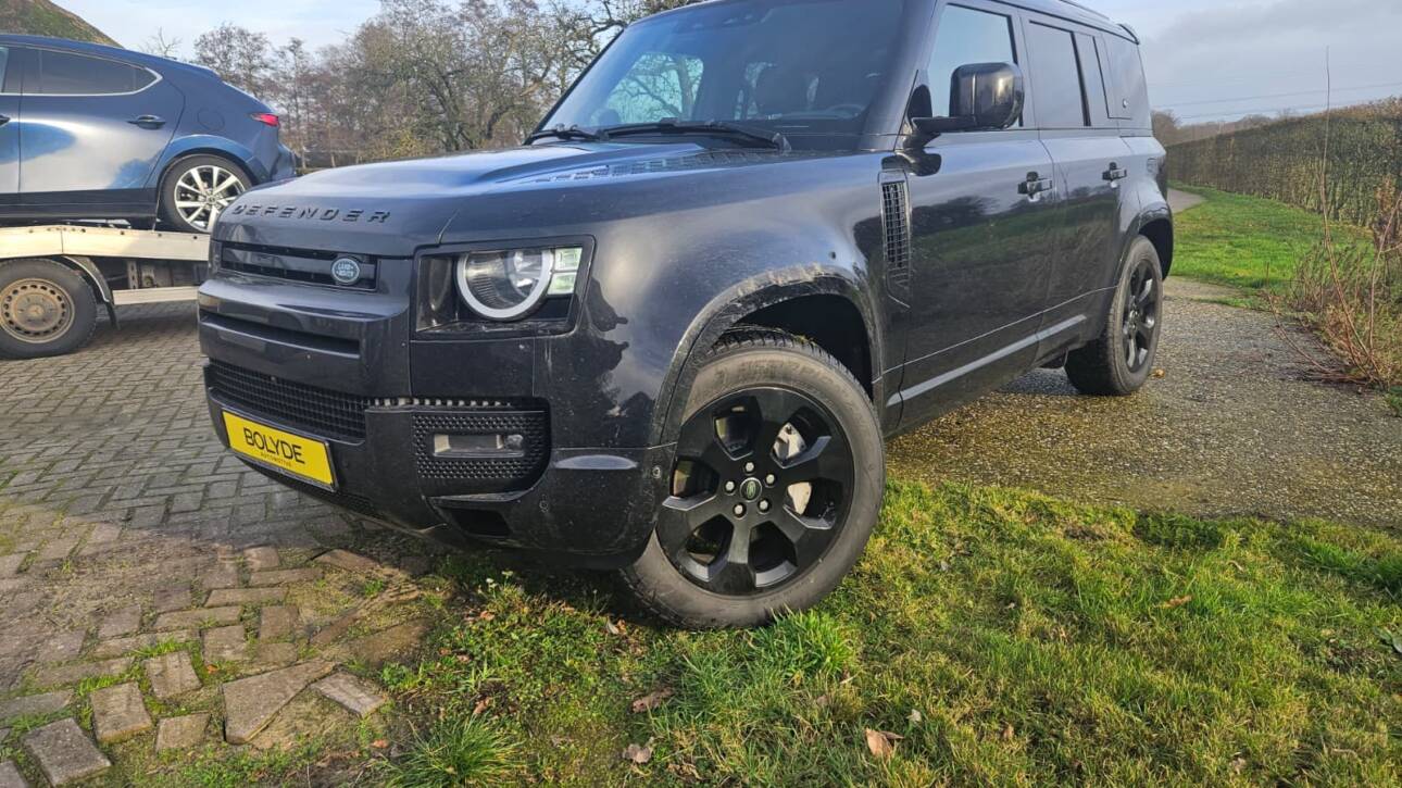 Land Rover Defender P400E